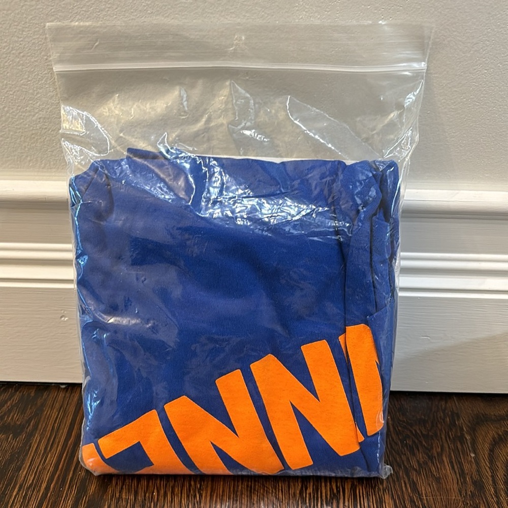 New Dave & Busters Winner Unisex T-Shirt, XL - Picture 2 of 2
